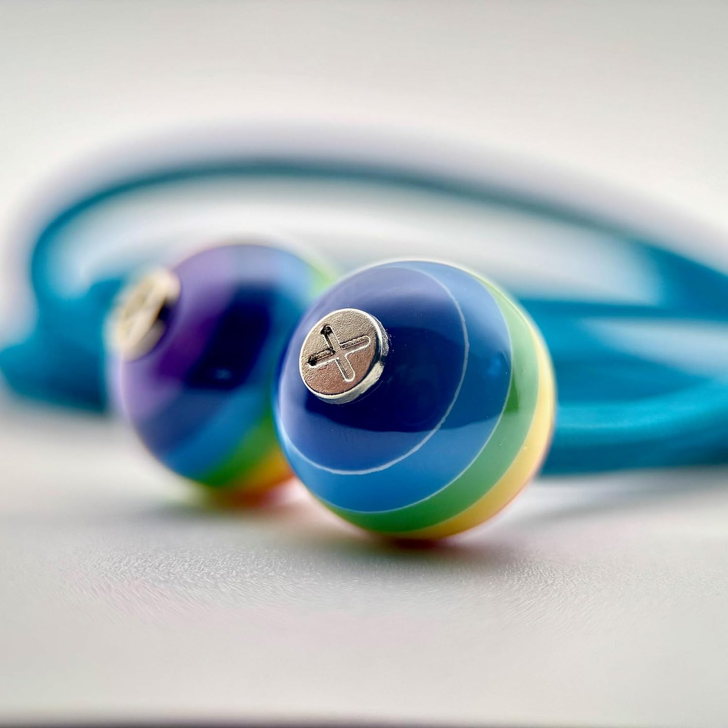 HOODIE CHARMS – Série Rainbow Pop – Perles de Personnalisation pour Cordon de Sweat à Capuche – Design Futuriste et Minimal – Accessoire Unisexe pour Hoodie, Streetwear et Mode Urbaine