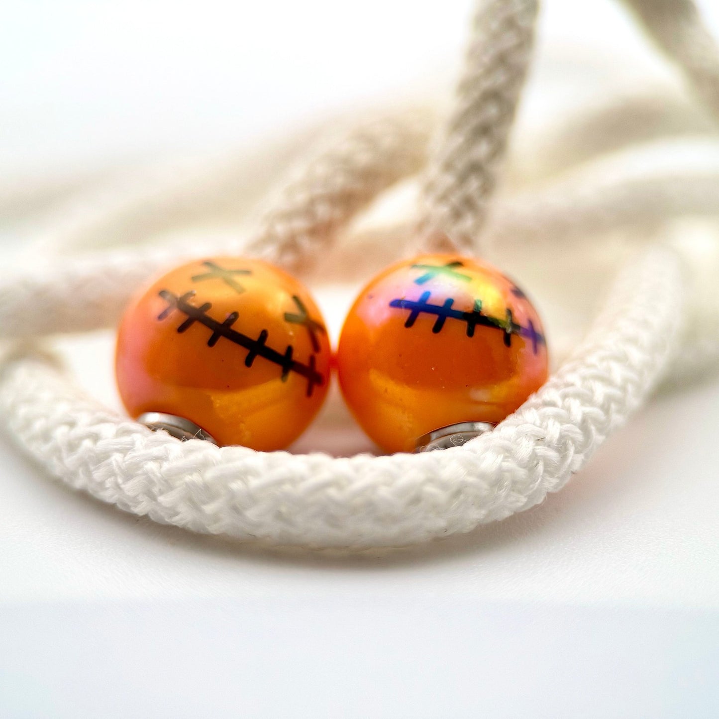 HOODIE CHARMS – Modèle Smiley Stitch – Perle pour Cordon de Hoodie - Hoodie Charms - Orange