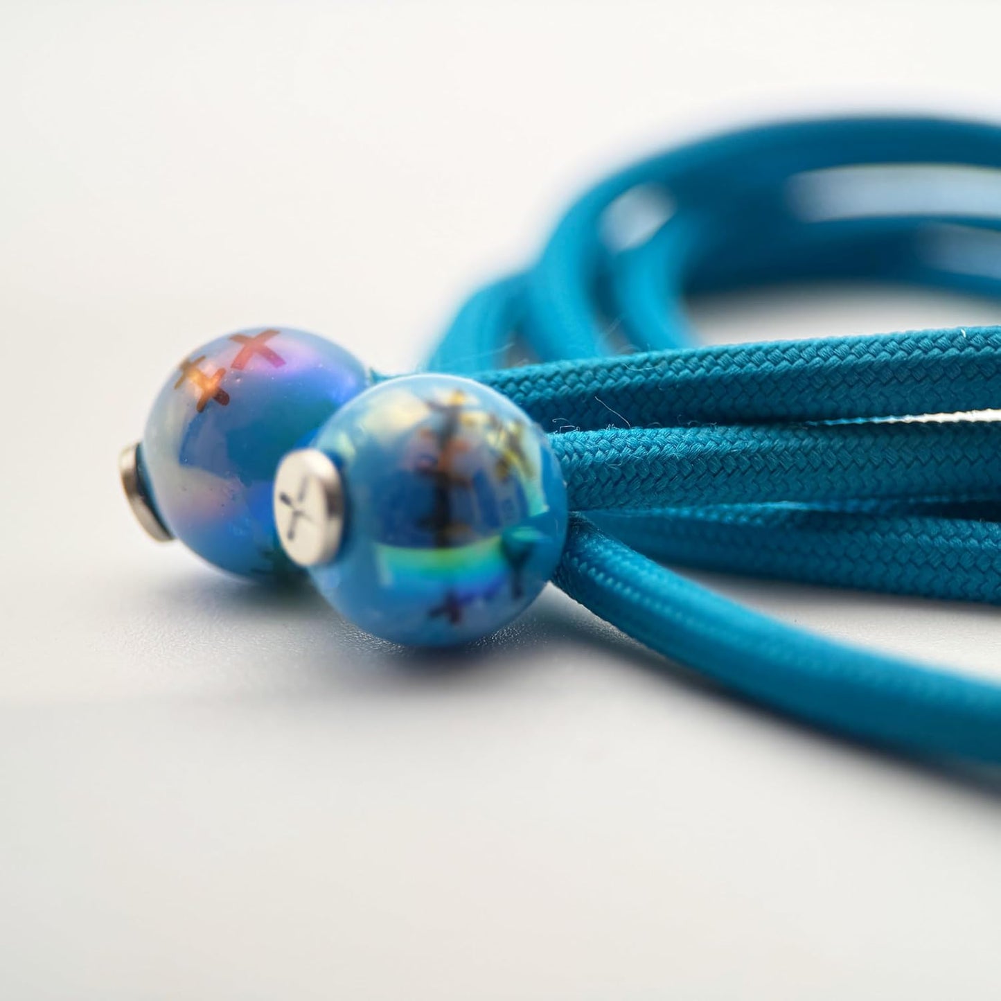 HOODIE CHARMS – Modèle Smiley Stitch avec Visage Cousu – Embout Personnalisé pour Cordon de Sweat à Capuche, DIY Mode Unisexe