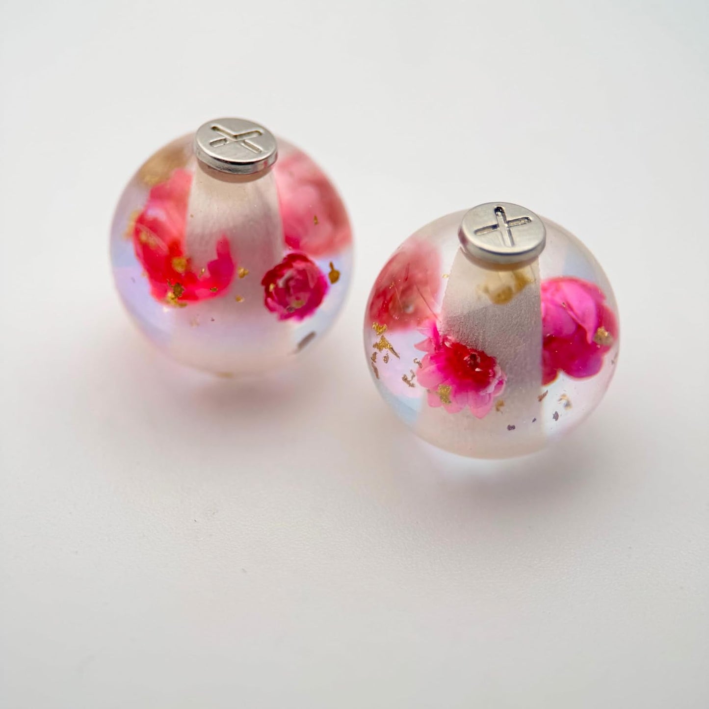 HOODIE CHARMS – Modèle Eternal Bloom – Fleur séchée & Feuille d'or dans une résine irisée - Embout Personnalisé pour Cordon de Sweat à Capuche, DIY Mode Unisexe