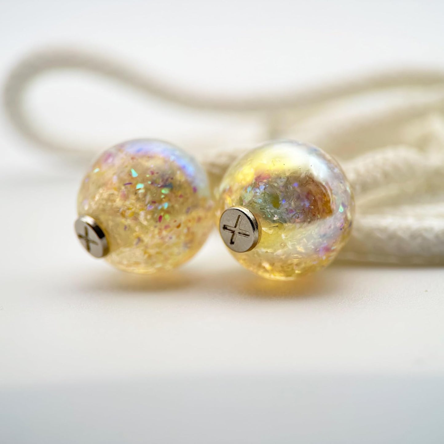 HOODIE CHARMS – Série Opal Shards – Perles de Personnalisation pour Cordon de Sweat à Capuche – Effet Nacré et Étincelant – Accessoire Unisexe pour Streetwear, Mode Urbaine et DIY Stylé
