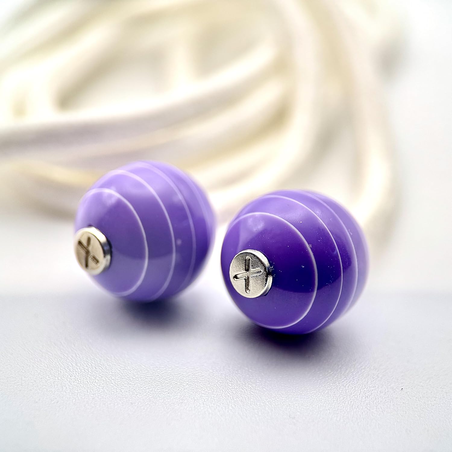 HOODIE CHARMS – Série Purple Stripes – Perles de Personnalisation pour Cordon de Sweat à Capuche – Design Violet à Lignes Blanches – Accessoire Unisexe pour Hoodie, Streetwear et Look Original