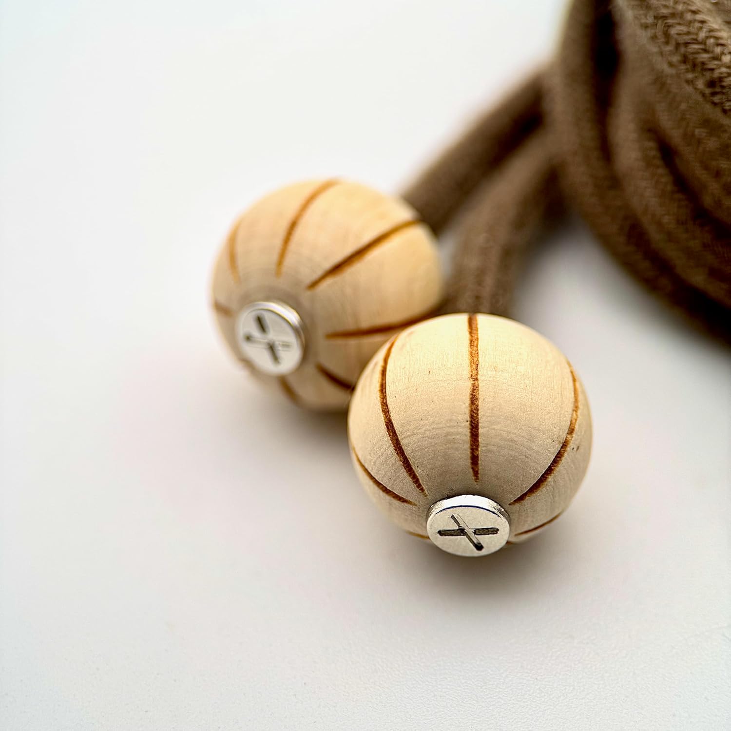 HOODIE CHARMS – Série RAW WOOD – Perles de Personnalisation pour Cordon de Sweat à Capuche – Design Minimal et Naturel – Accessoire Unisexe pour Hoodie, Streetwear et Mode Décontractée