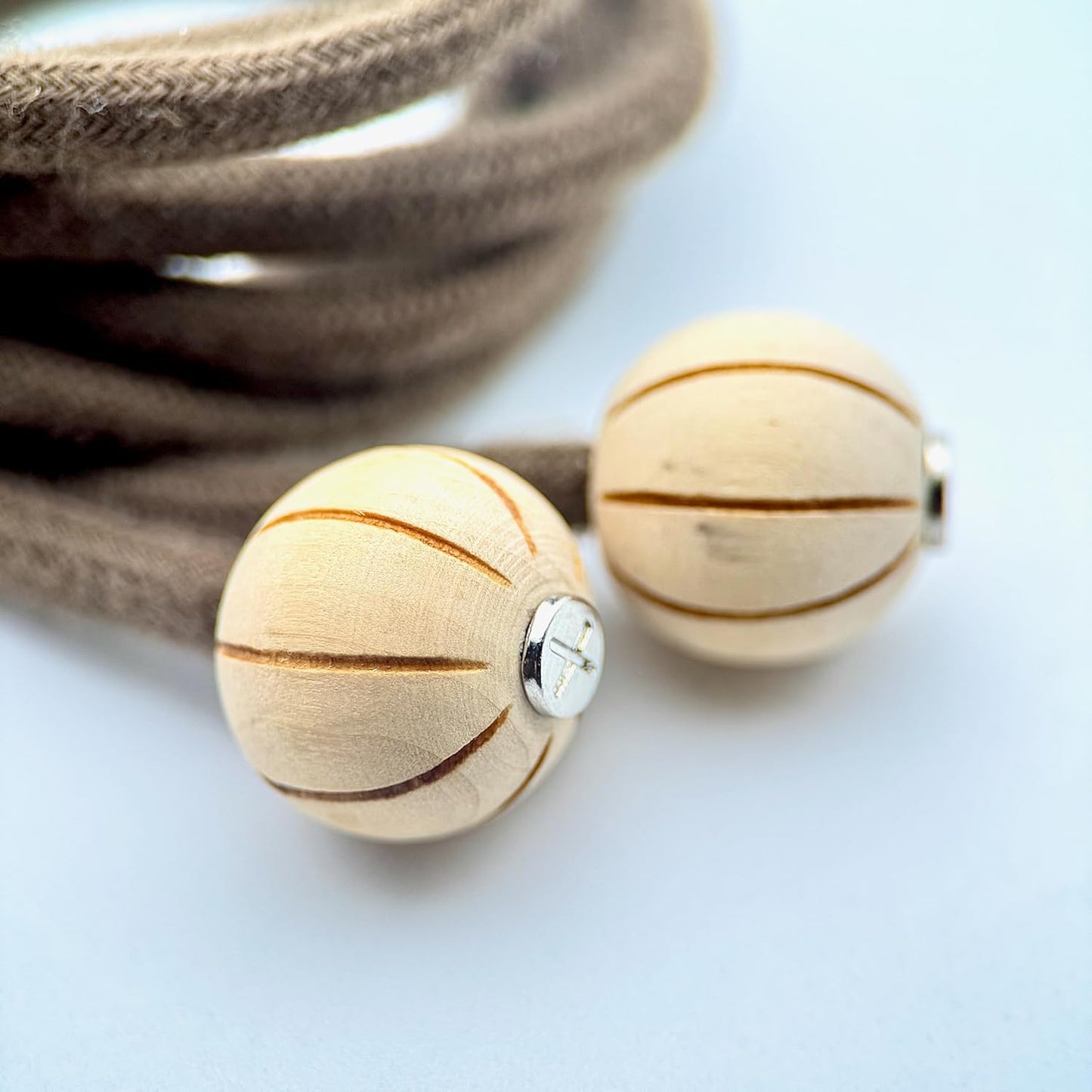 HOODIE CHARMS – Série RAW WOOD – Perles de Personnalisation pour Cordon de Sweat à Capuche – Design Minimal et Naturel – Accessoire Unisexe pour Hoodie, Streetwear et Mode Décontractée