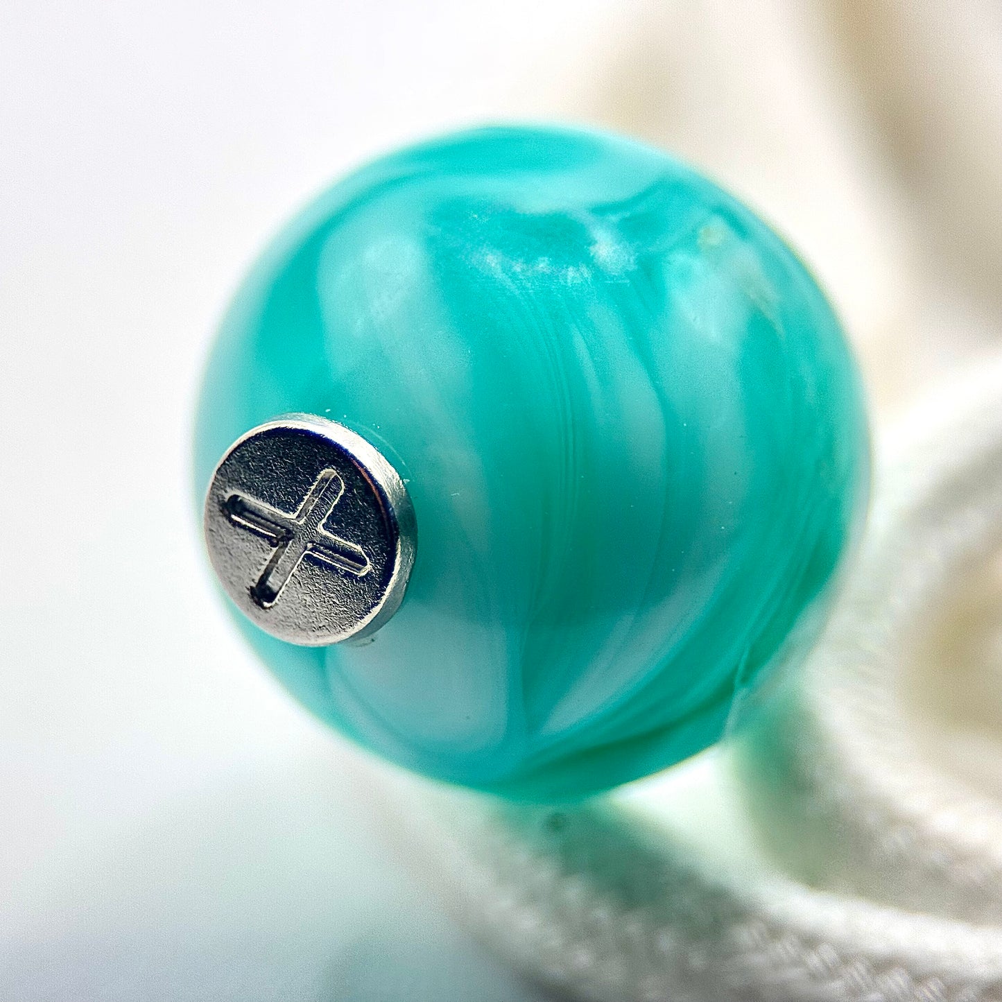 HOODIE CHARMS – Série Neon Core – Perles de Personnalisation pour Cordon de Sweat à Capuche – Design Futuriste et Minimal – Accessoire Unisexe pour Hoodie, Streetwear et Mode Urbaine