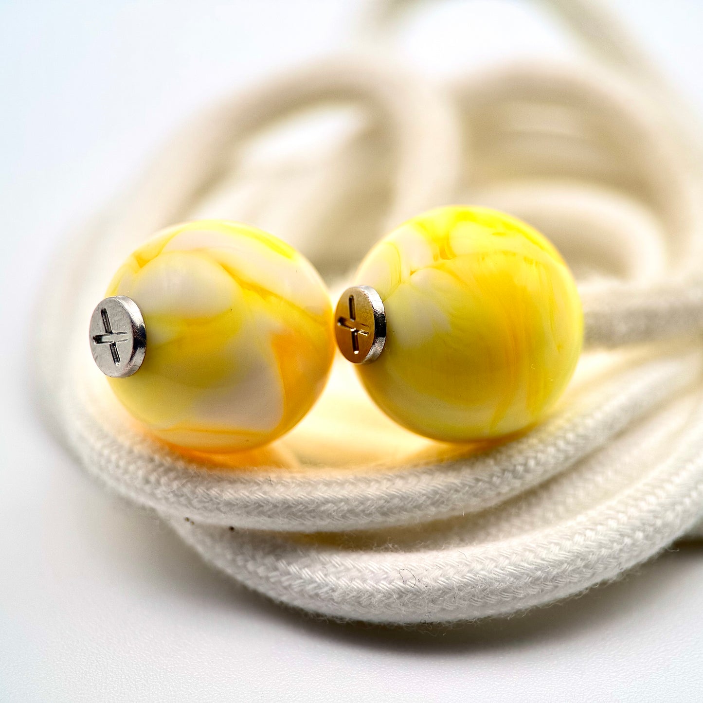 HOODIE CHARMS – Série Neon Core – Perles de Personnalisation pour Cordon de Sweat à Capuche – Design Futuriste et Minimal – Accessoire Unisexe pour Hoodie, Streetwear et Mode Urbaine