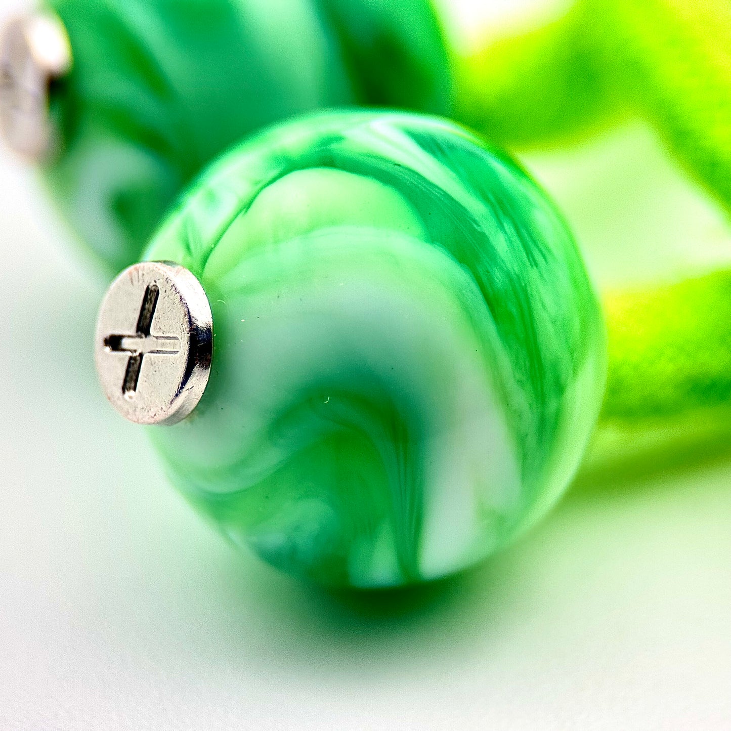 HOODIE CHARMS – Série Neon Core – Perles de Personnalisation pour Cordon de Sweat à Capuche – Design Futuriste et Minimal – Accessoire Unisexe pour Hoodie, Streetwear et Mode Urbaine