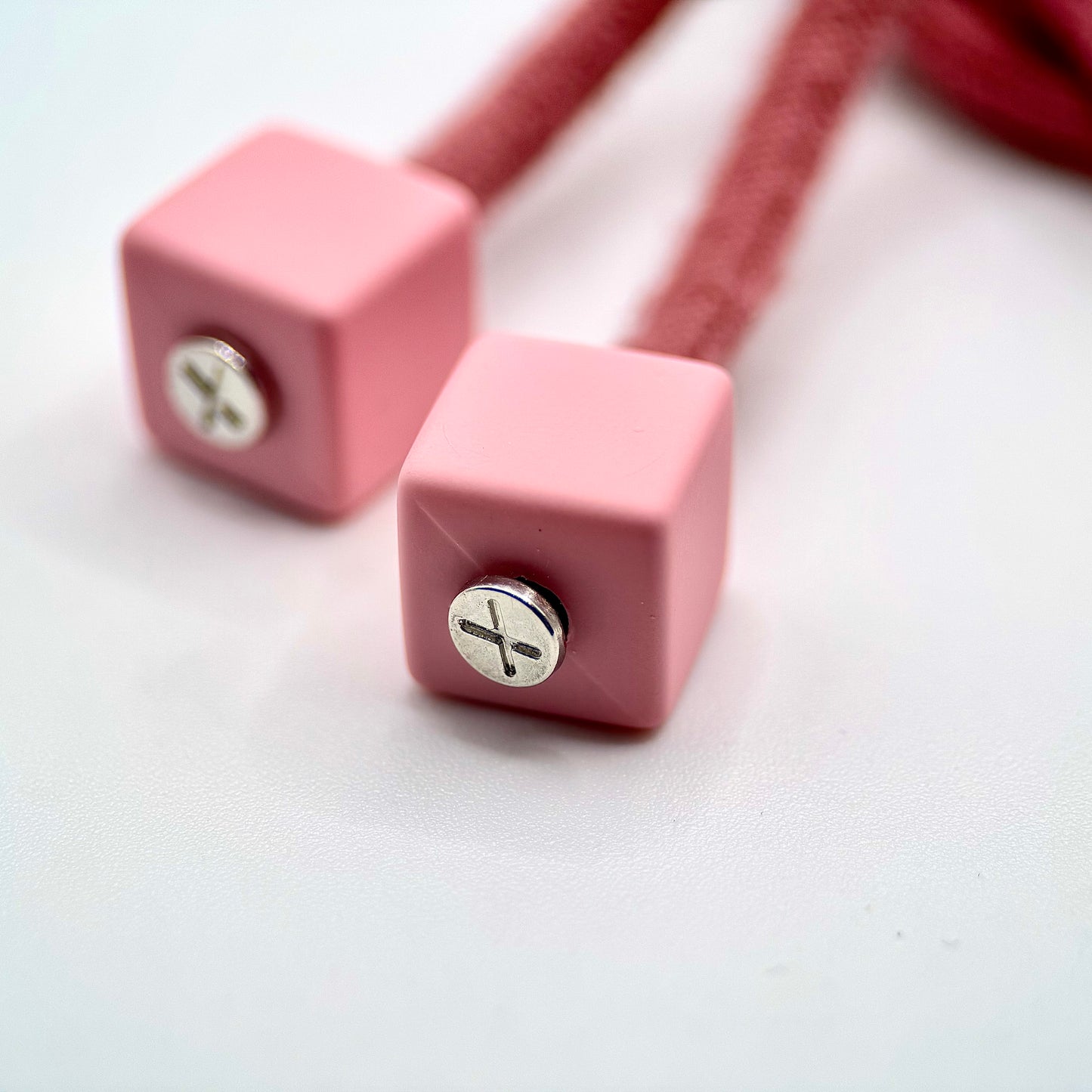 HOODIE CHARMS – Série Soft Cubes – Perles de Personnalisation pour Cordon de Sweat à Capuche – Design Futuriste et Minimal – Accessoire Unisexe pour Hoodie, Streetwear et Mode Urbaine