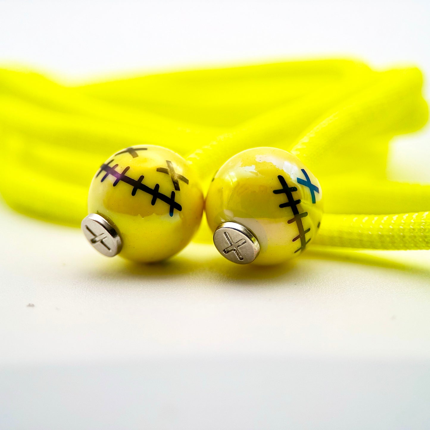 HOODIE CHARMS – Modèle Smiley Stitch avec Visage Cousu – Embout Personnalisé pour Cordon de Sweat à Capuche, DIY Mode Unisexe