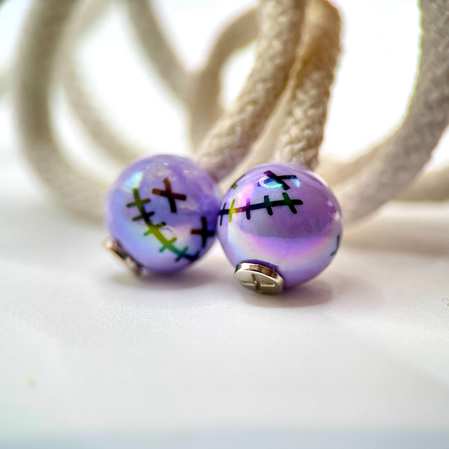 HOODIE CHARMS – Modèle Smiley Stitch avec Visage Cousu – Embout Personnalisé pour Cordon de Sweat à Capuche, DIY Mode Unisexe