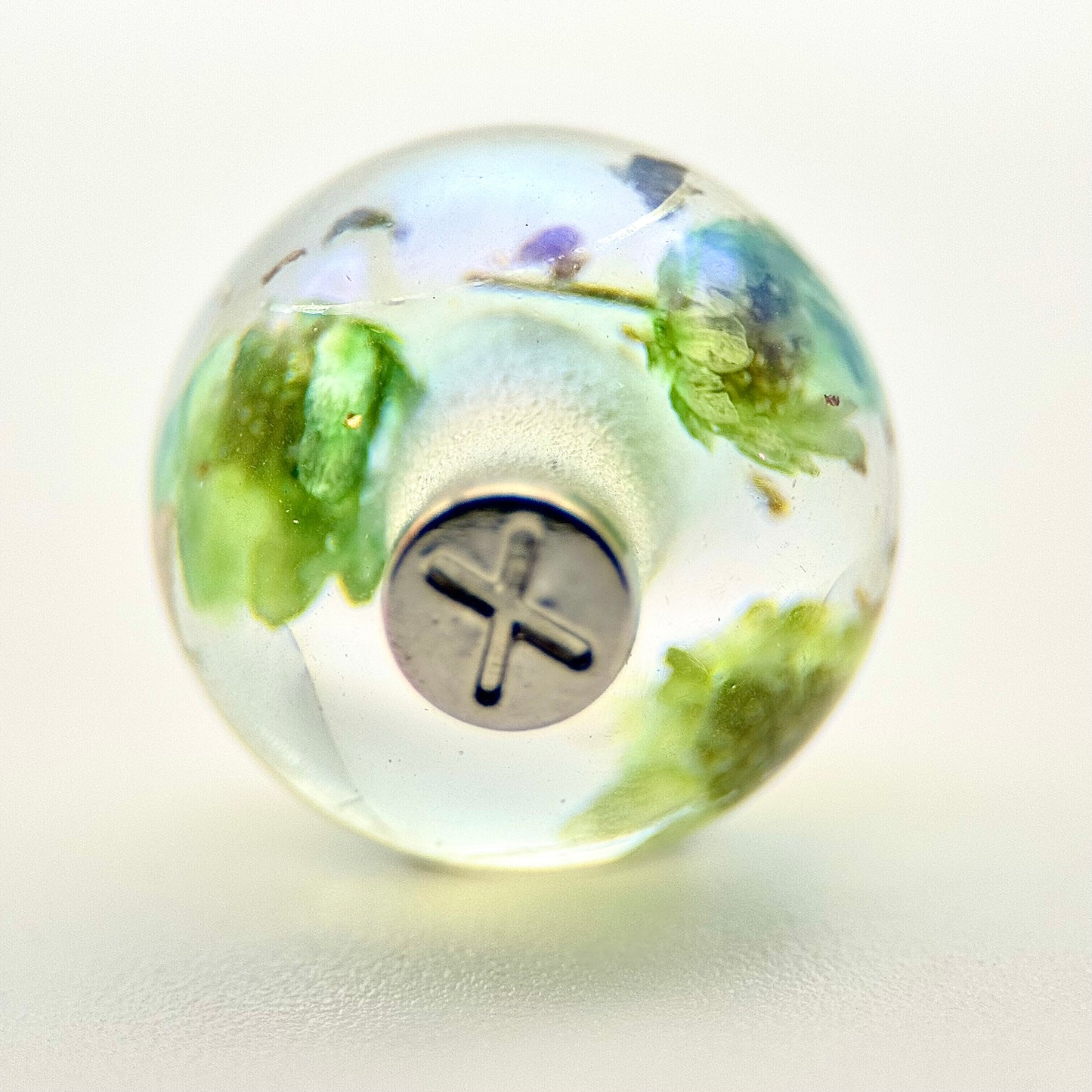 HOODIE CHARMS – Modèle Eternal Bloom – Fleur séchée & Feuille d'or dans une résine irisée - Embout Personnalisé pour Cordon de Sweat à Capuche, DIY Mode Unisexe