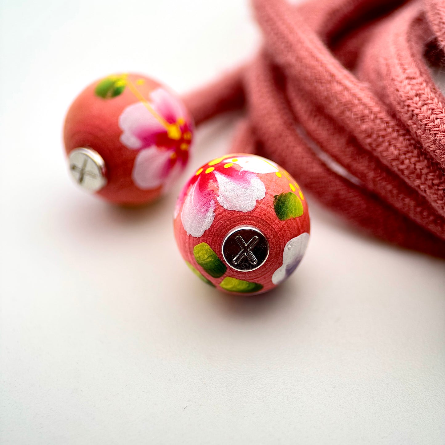 HOODIE CHARMS – Série Hula Bloom – Perles de Personnalisation pour Cordon de Sweat à Capuche – Design Tropical Fait Main – Accessoire Unisexe pour Hoodie, Streetwear et Mode DIY