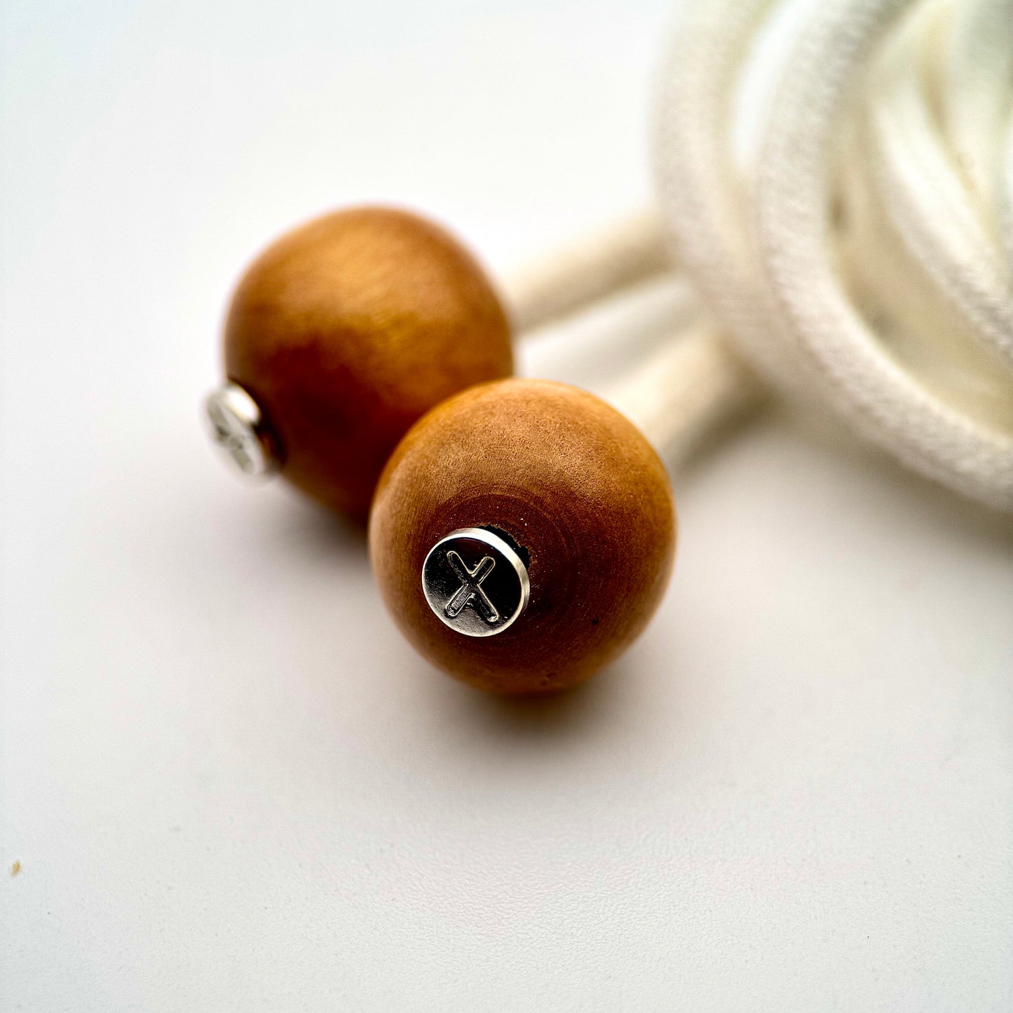 HOODIE CHARMS – Série RAW WOOD – Perles de Personnalisation pour Cordon de Sweat à Capuche – Design Minimal et Naturel – Accessoire Unisexe pour Hoodie, Streetwear et Mode Décontractée