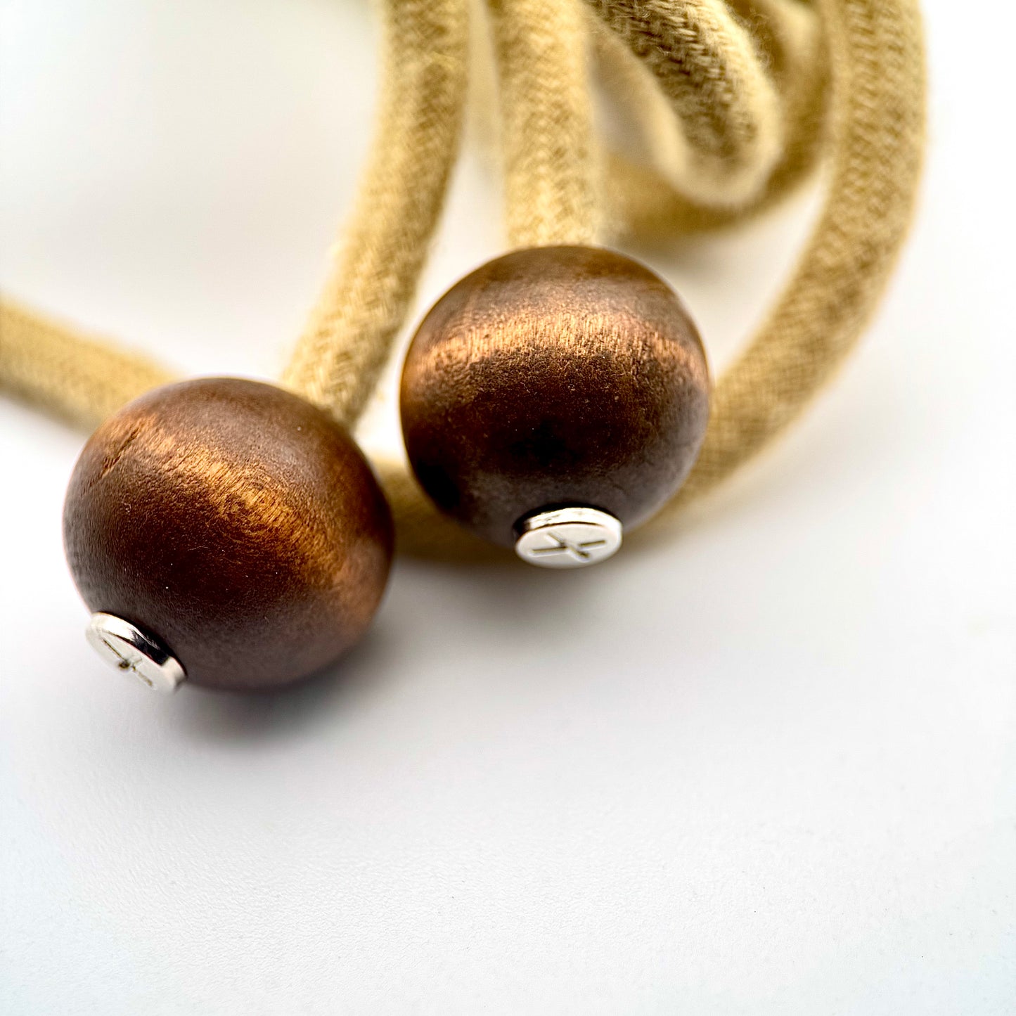 HOODIE CHARMS – Série RAW WOOD – Perles de Personnalisation pour Cordon de Sweat à Capuche – Design Minimal et Naturel – Accessoire Unisexe pour Hoodie, Streetwear et Mode Décontractée