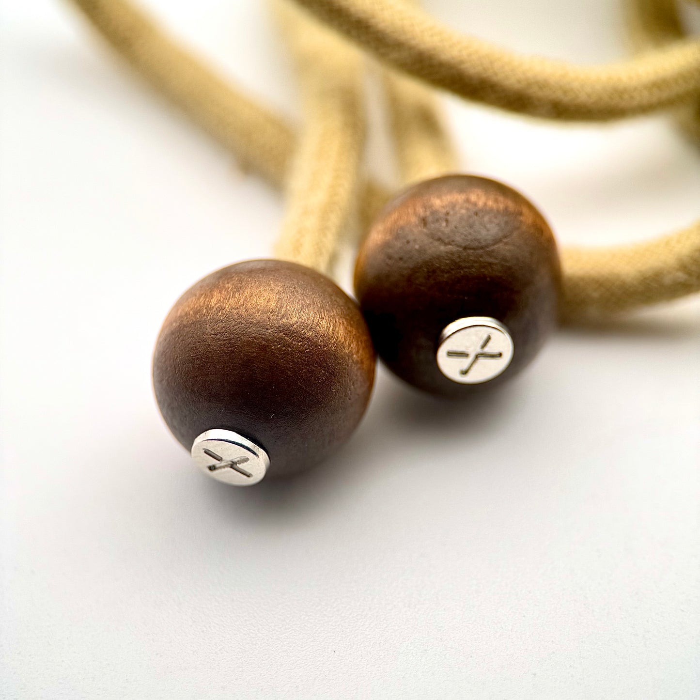 HOODIE CHARMS – Série RAW WOOD – Perles de Personnalisation pour Cordon de Sweat à Capuche – Design Minimal et Naturel – Accessoire Unisexe pour Hoodie, Streetwear et Mode Décontractée