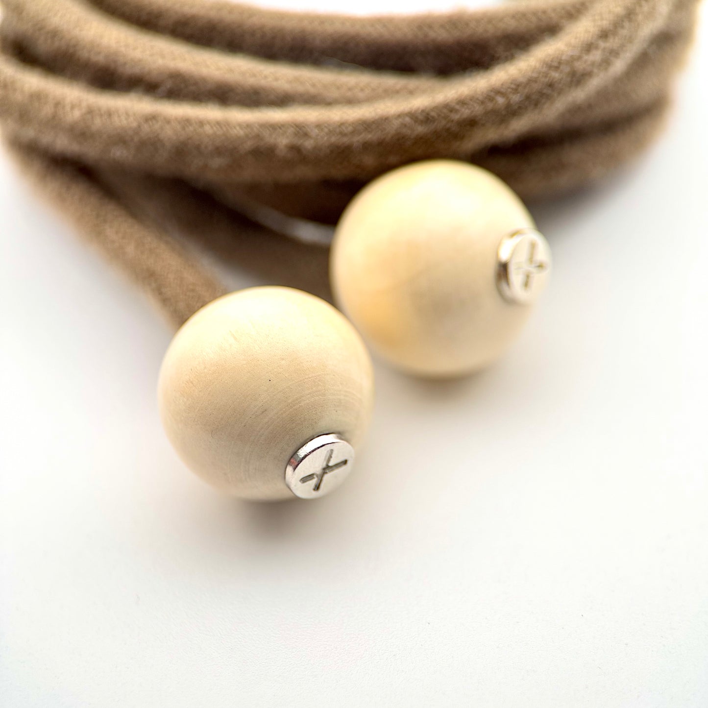 HOODIE CHARMS – Série RAW WOOD – Perles de Personnalisation pour Cordon de Sweat à Capuche – Design Minimal et Naturel – Accessoire Unisexe pour Hoodie, Streetwear et Mode Décontractée