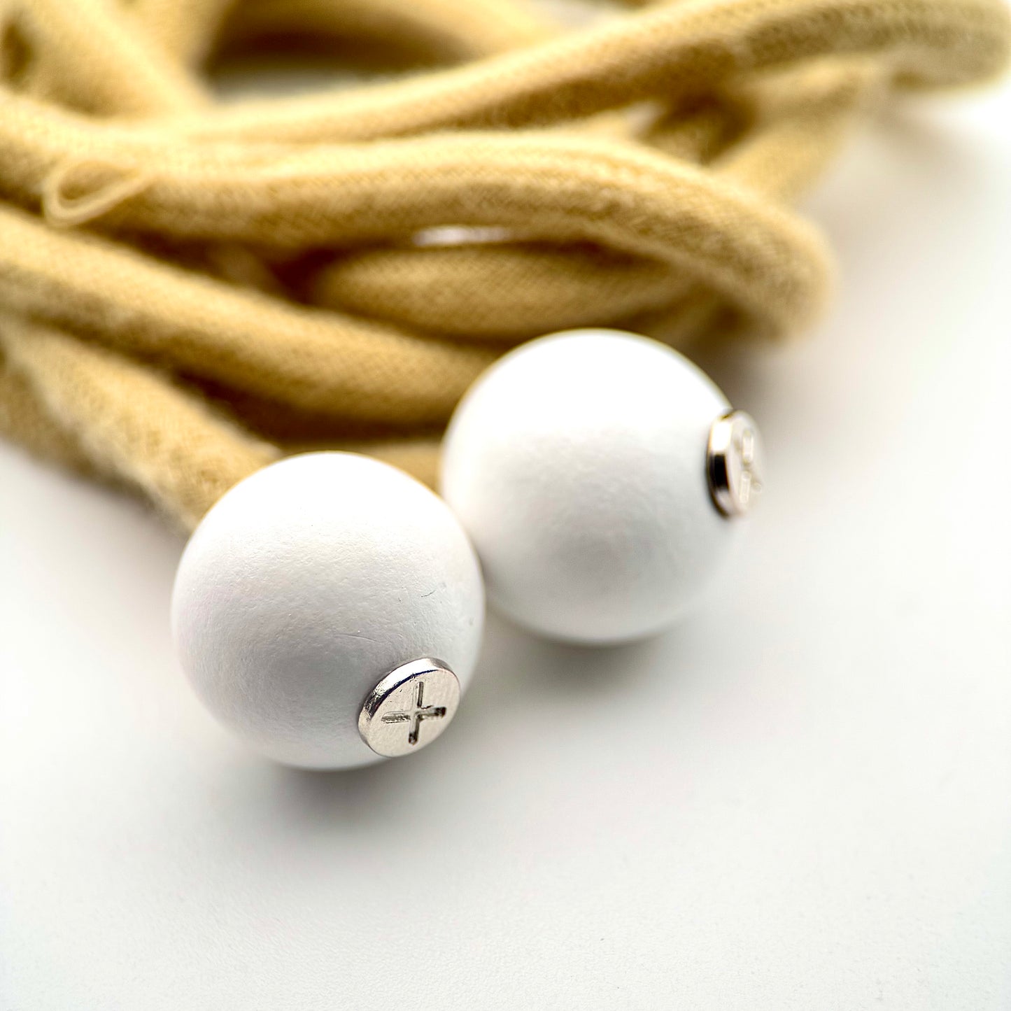 HOODIE CHARMS – Série RAW WOOD – Perles de Personnalisation pour Cordon de Sweat à Capuche – Design Minimal et Naturel – Accessoire Unisexe pour Hoodie, Streetwear et Mode Décontractée