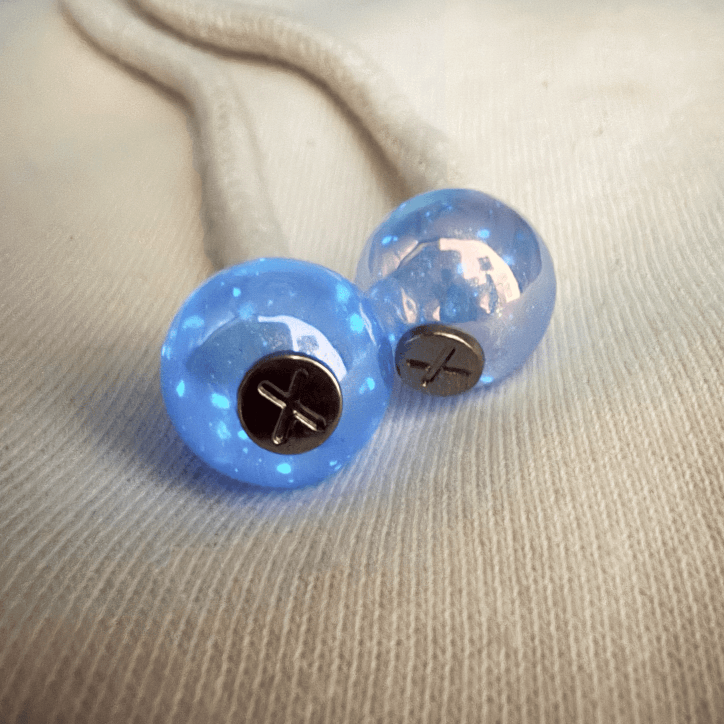 HOODIE CHARMS® Glow Pop – Charms phosphorescents pour cordons - Hoodie Charms - Bleu Ciel
