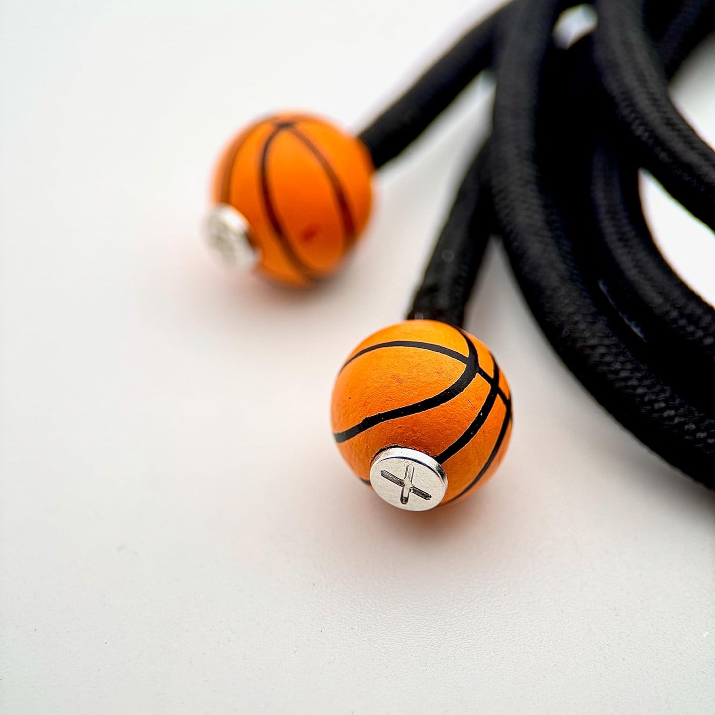 HOODIE CHARMS – Série Sportballs – Perle pour Cordon de Hoodie - Hoodie Charms - Basketball (Orange)