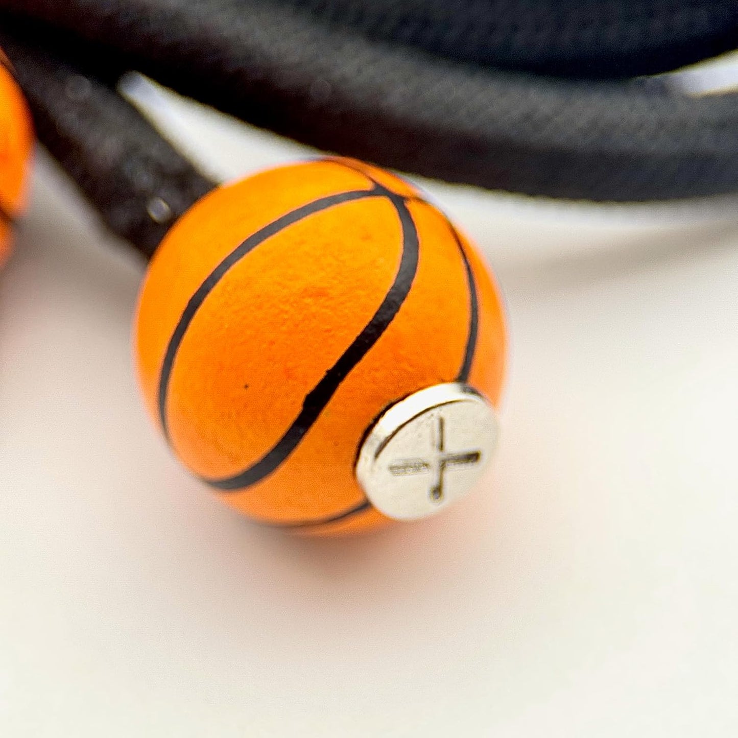 HOODIE CHARMS – Série Sportballs – Perle pour Cordon de Hoodie - Hoodie Charms - Basketball (Orange)