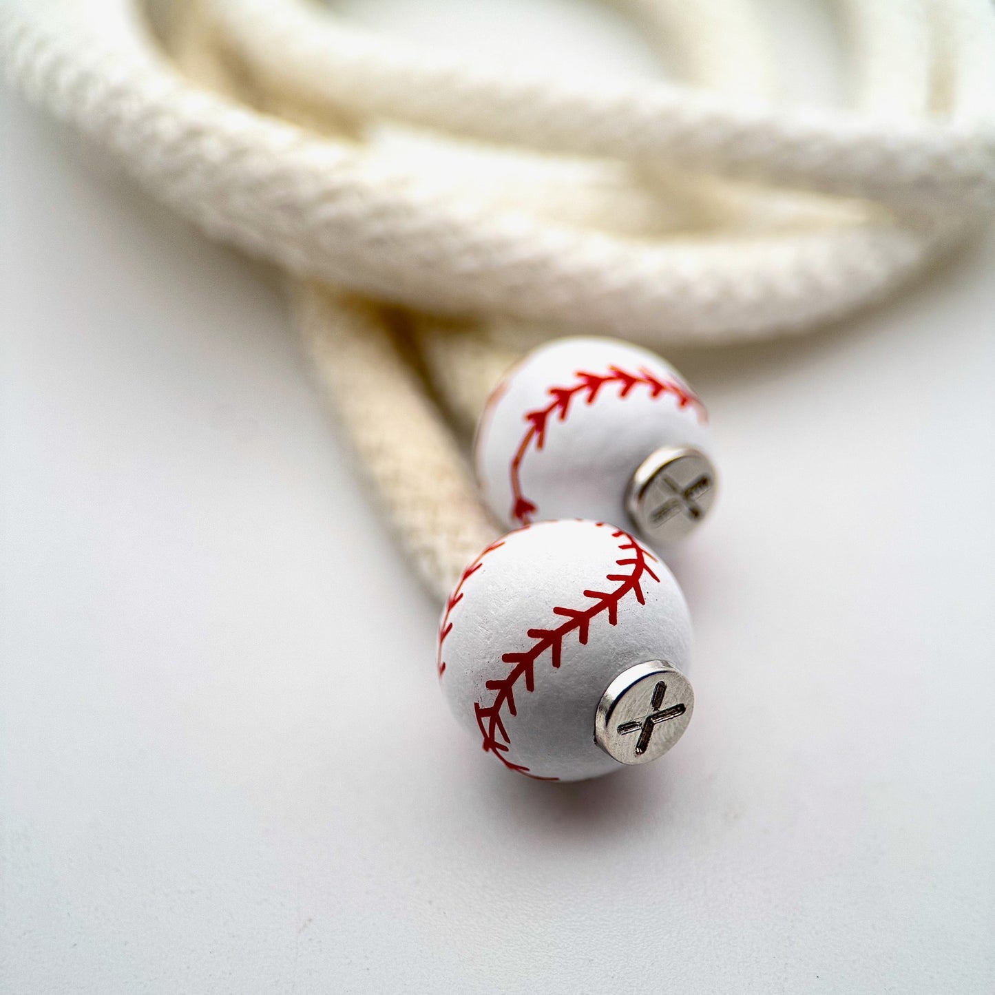 HOODIE CHARMS – Série Sportballs – Perle pour Cordon de Hoodie - Hoodie Charms - Football (Noir & Blanc)