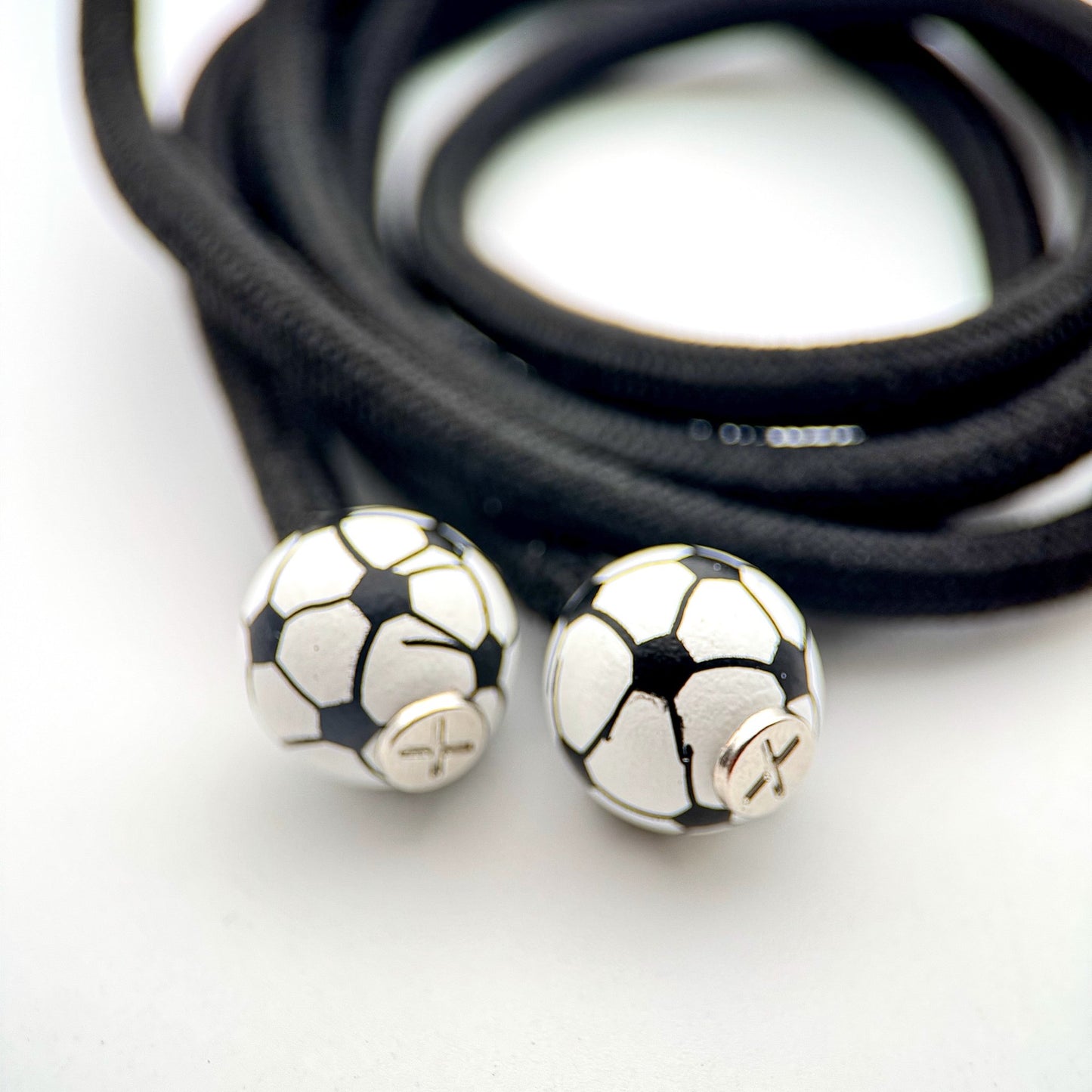 HOODIE CHARMS – Série Sportballs – Perle pour Cordon de Hoodie - Hoodie Charms - Football (Noir & Blanc)