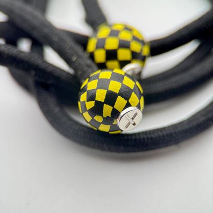 HOODIE CHARMS – Série Wood Pop – Perle pour Cordon de Hoodie - Hoodie Charms - CheckPop – Damier jaune et noir