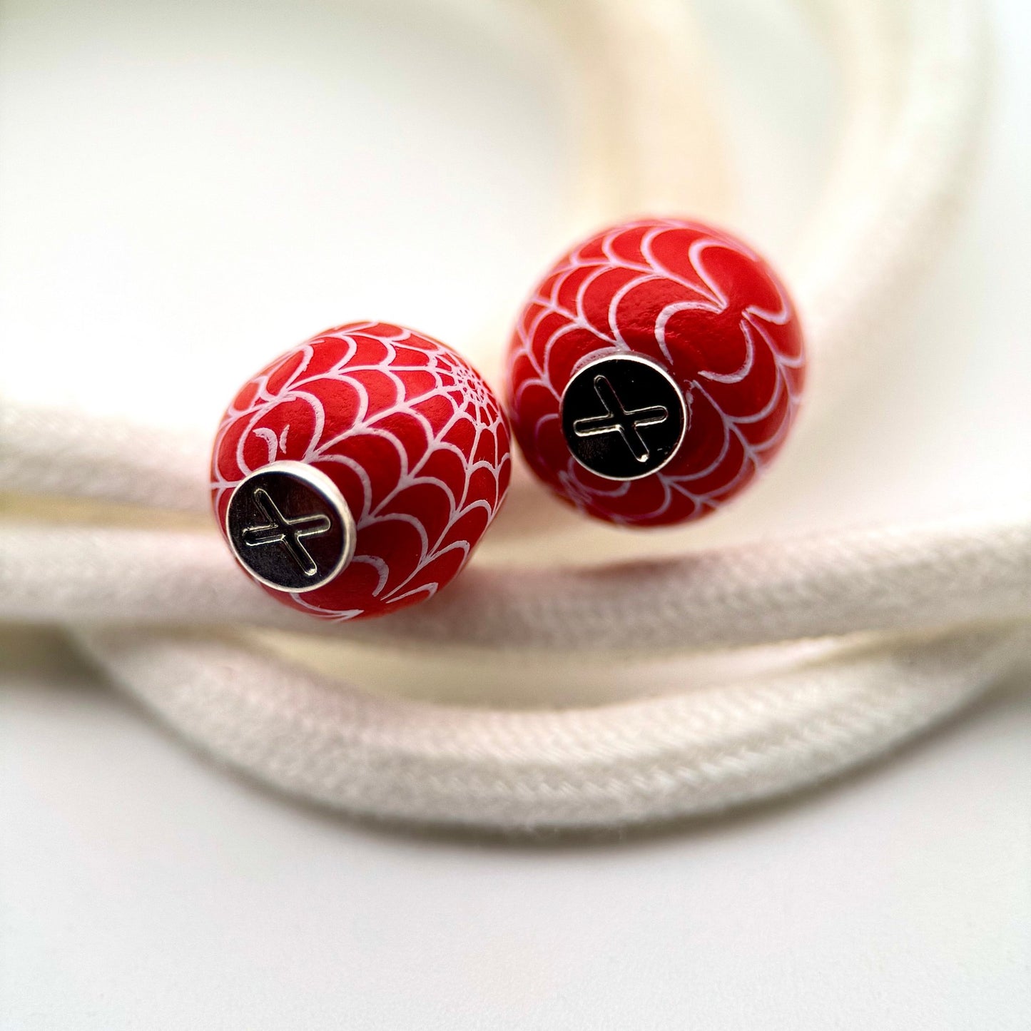 HOODIE CHARMS – Série Wood Pop – Perle pour Cordon de Hoodie - Hoodie Charms - SwirlCandy – Spirale rouge et blanche