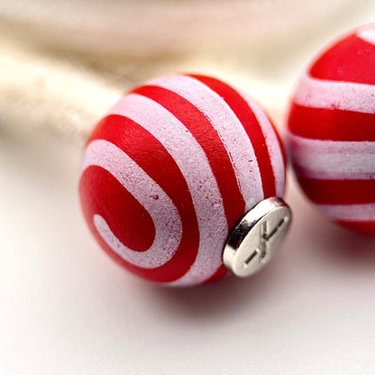 HOODIE CHARMS – Série Wood Pop – Perle pour Cordon de Hoodie - Hoodie Charms - SwirlCandy – Spirale rouge et blanche