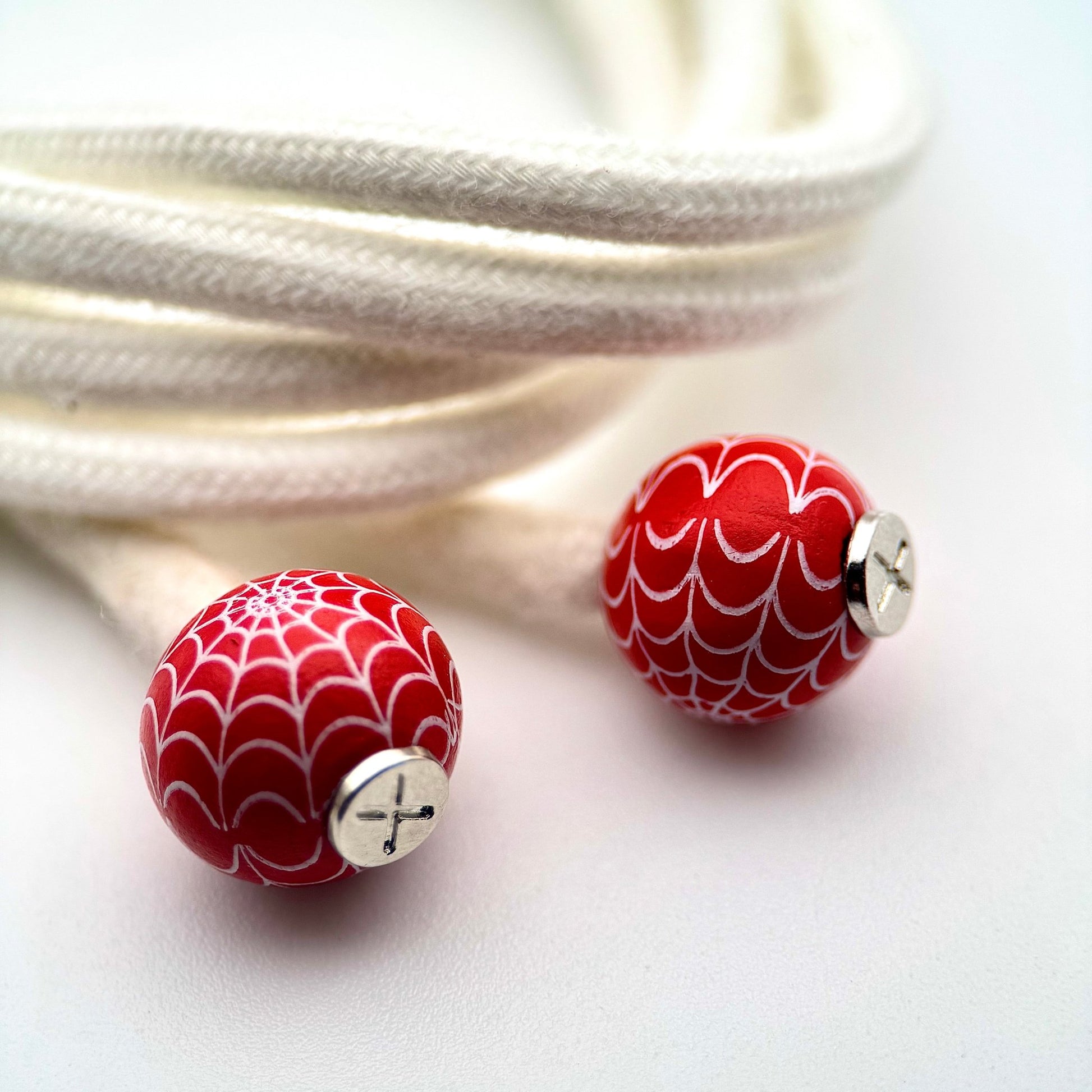 HOODIE CHARMS – Série Wood Pop – Perle pour Cordon de Hoodie - Hoodie Charms - SwirlCandy – Spirale rouge et blanche