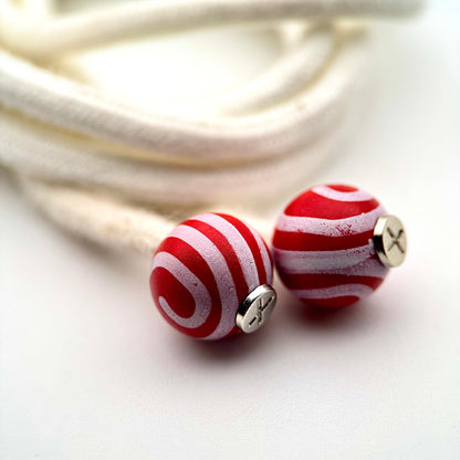 HOODIE CHARMS – Série Wood Pop – Perle pour Cordon de Hoodie - Hoodie Charms - SwirlCandy – Spirale rouge et blanche