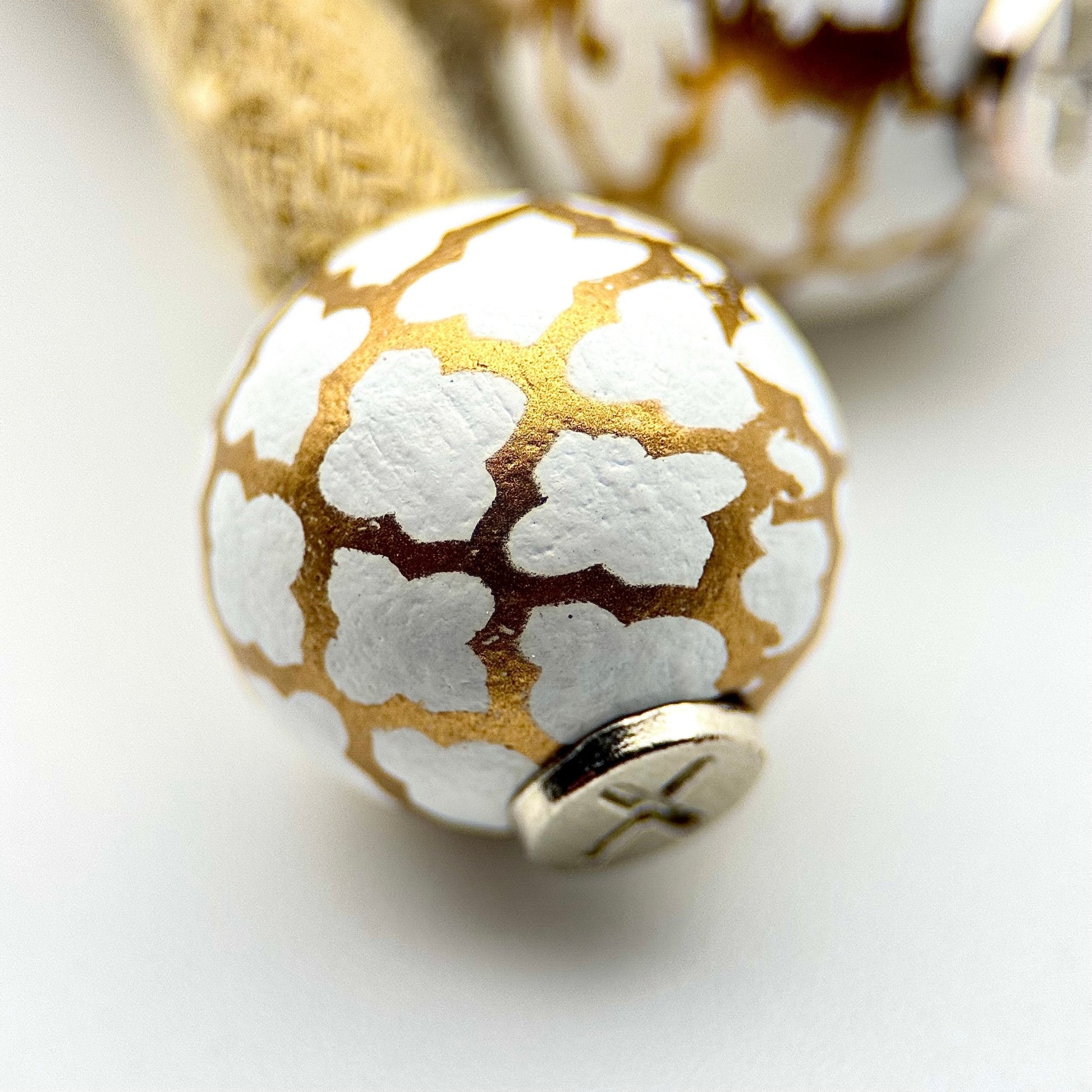 HOODIE CHARMS – Série Wood Pop – Perle pour Cordon de Hoodie - Hoodie Charms - SwirlCandy – Spirale rouge et blanche